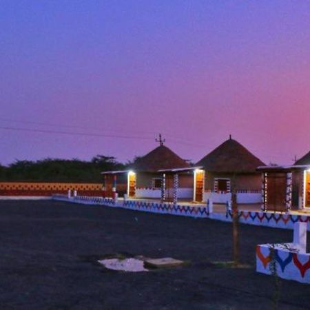 Bherandiāla Banni Village Resort - Rann Of Kutch מראה חיצוני תמונה