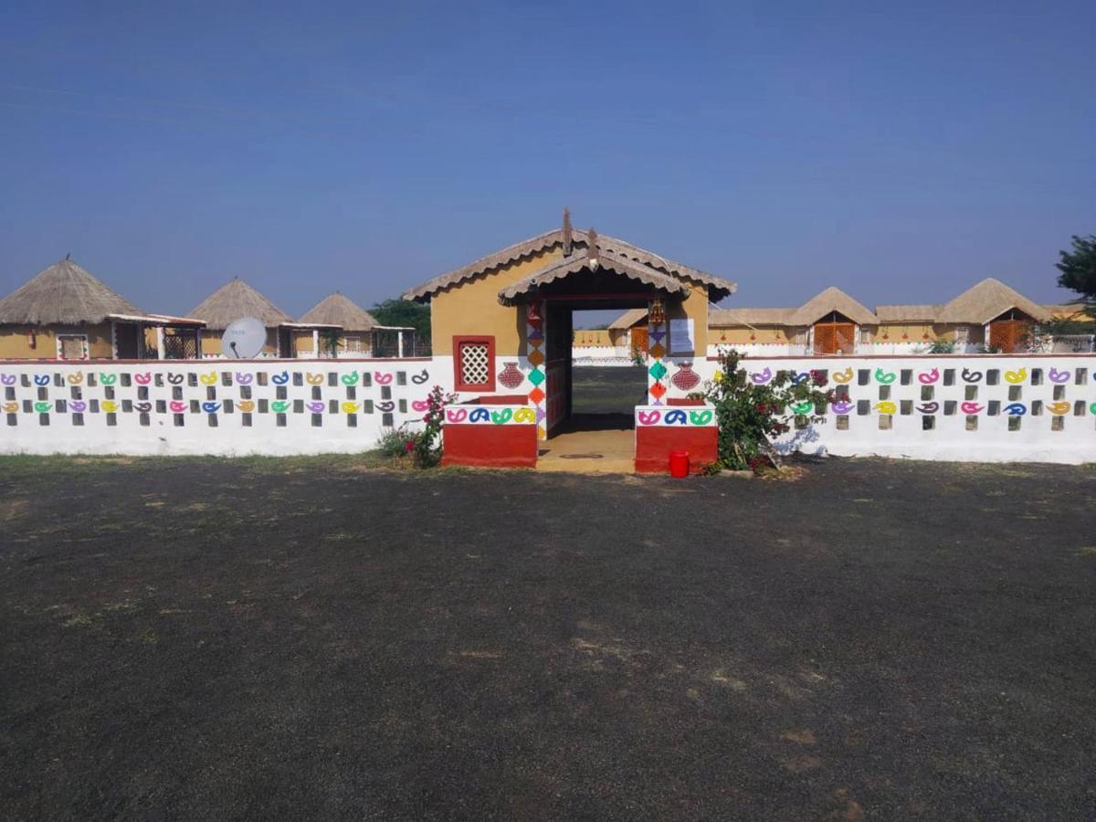 Bherandiāla Banni Village Resort - Rann Of Kutch מראה חיצוני תמונה