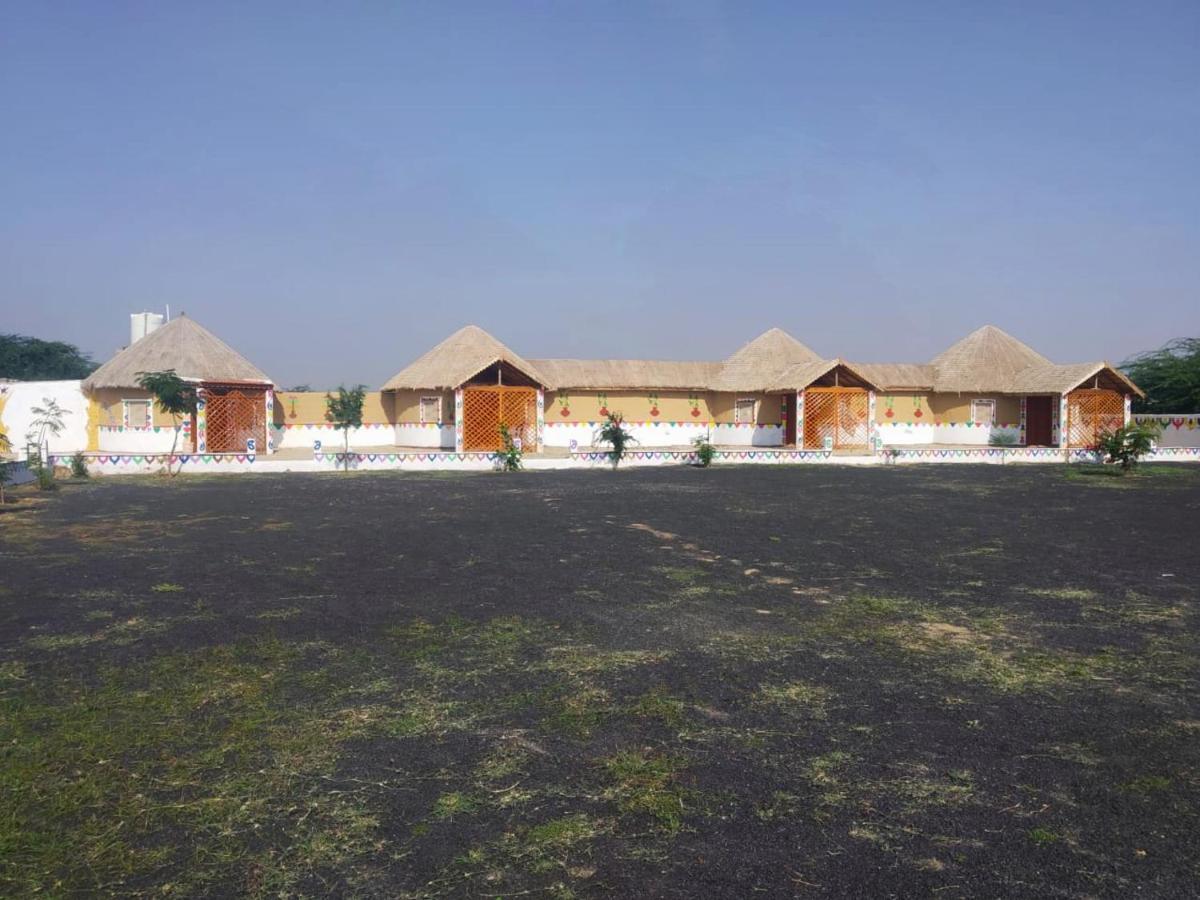Bherandiāla Banni Village Resort - Rann Of Kutch מראה חיצוני תמונה