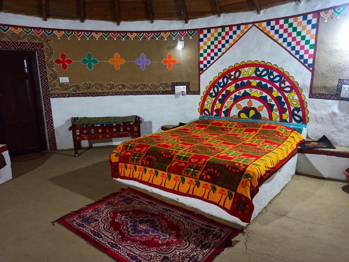 Bherandiāla Banni Village Resort - Rann Of Kutch מראה חיצוני תמונה