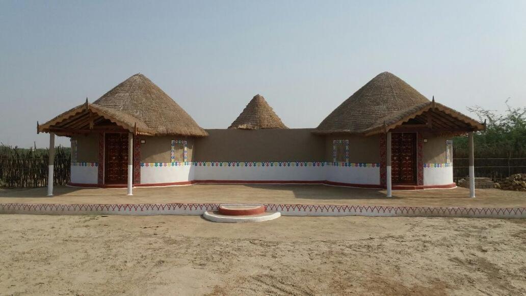 Bherandiāla Banni Village Resort - Rann Of Kutch מראה חיצוני תמונה