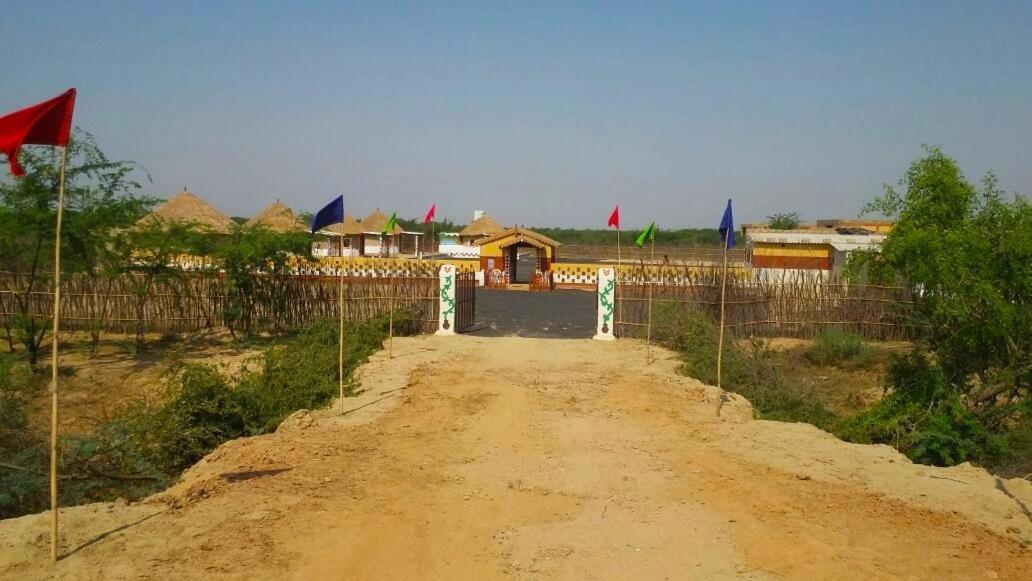 Bherandiāla Banni Village Resort - Rann Of Kutch מראה חיצוני תמונה