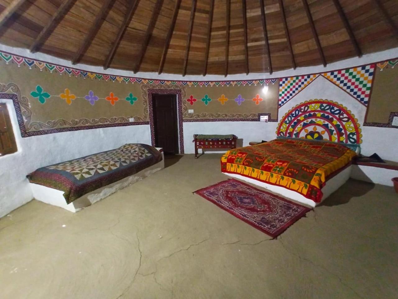 Bherandiāla Banni Village Resort - Rann Of Kutch מראה חיצוני תמונה