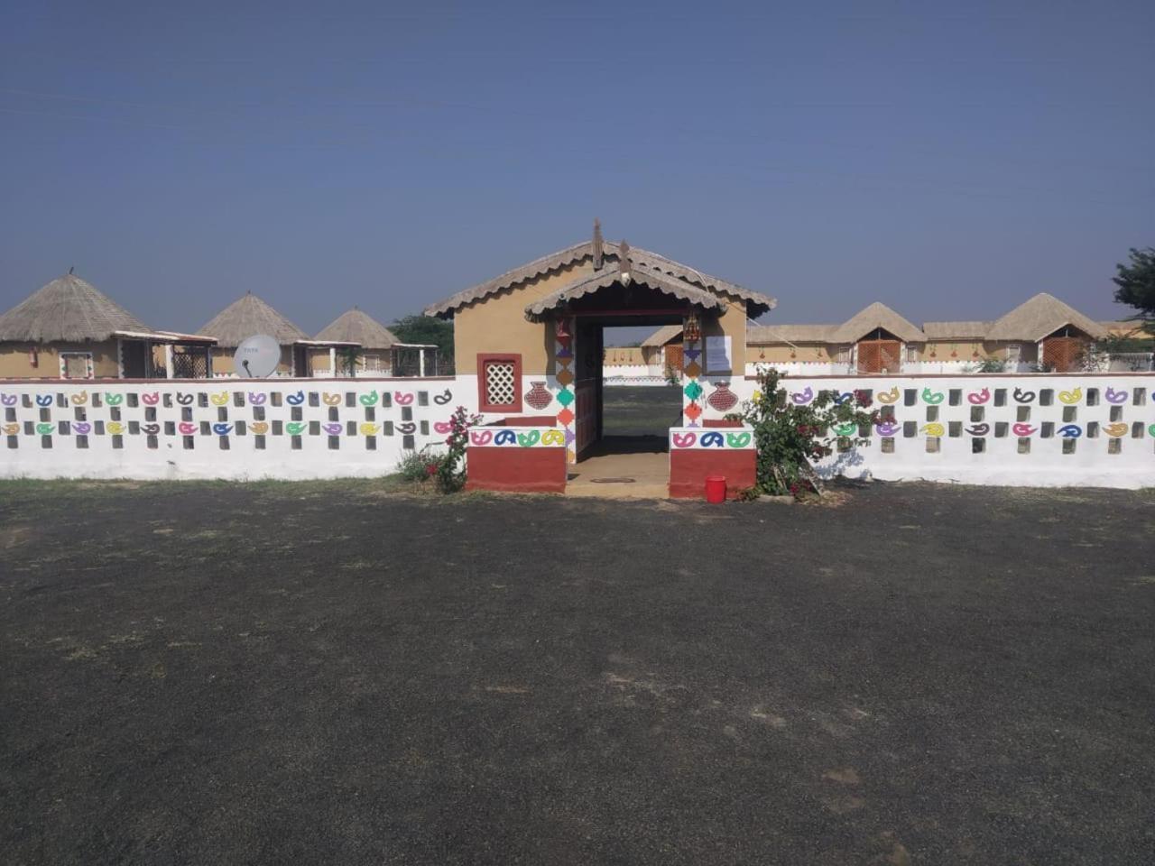 Bherandiāla Banni Village Resort - Rann Of Kutch מראה חיצוני תמונה