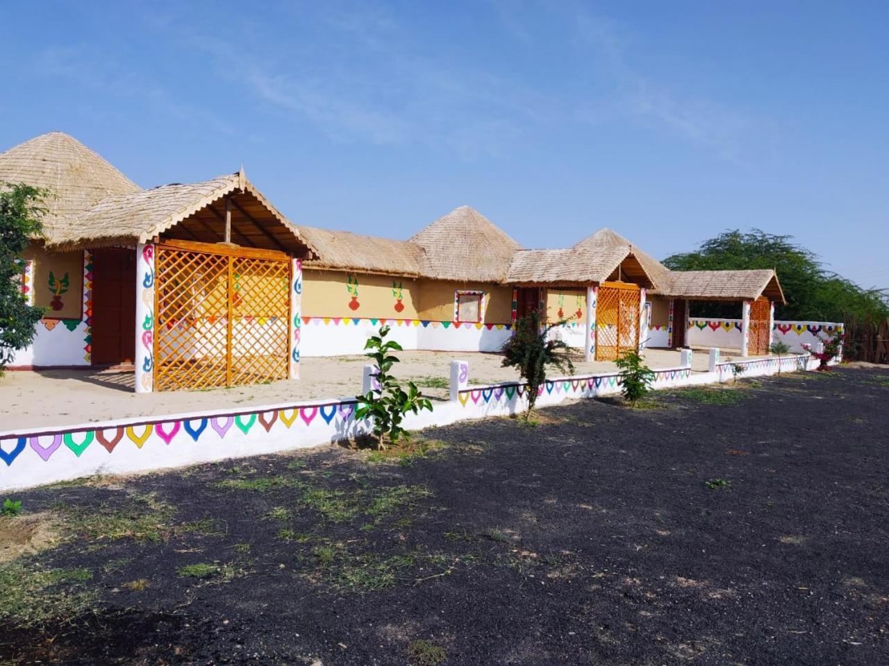 Bherandiāla Banni Village Resort - Rann Of Kutch מראה חיצוני תמונה