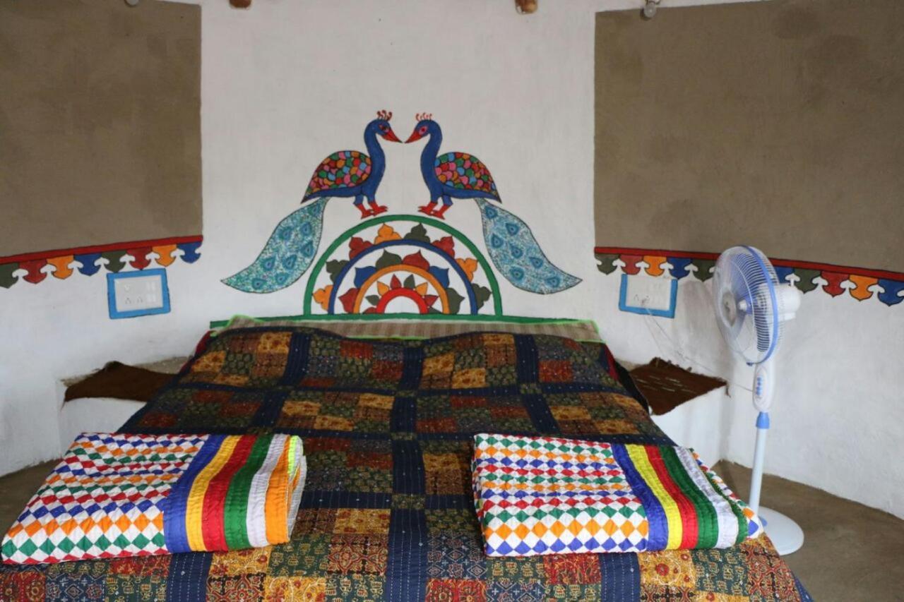 Bherandiāla Banni Village Resort - Rann Of Kutch מראה חיצוני תמונה