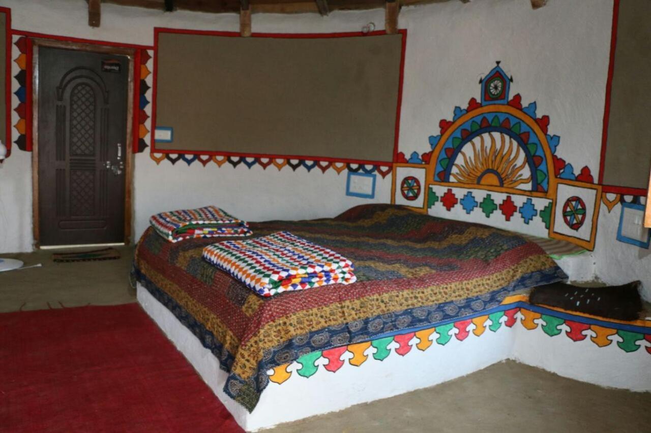 Bherandiāla Banni Village Resort - Rann Of Kutch מראה חיצוני תמונה