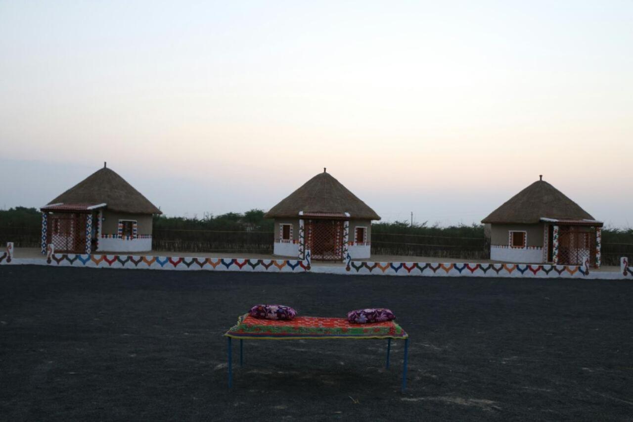 Bherandiāla Banni Village Resort - Rann Of Kutch מראה חיצוני תמונה